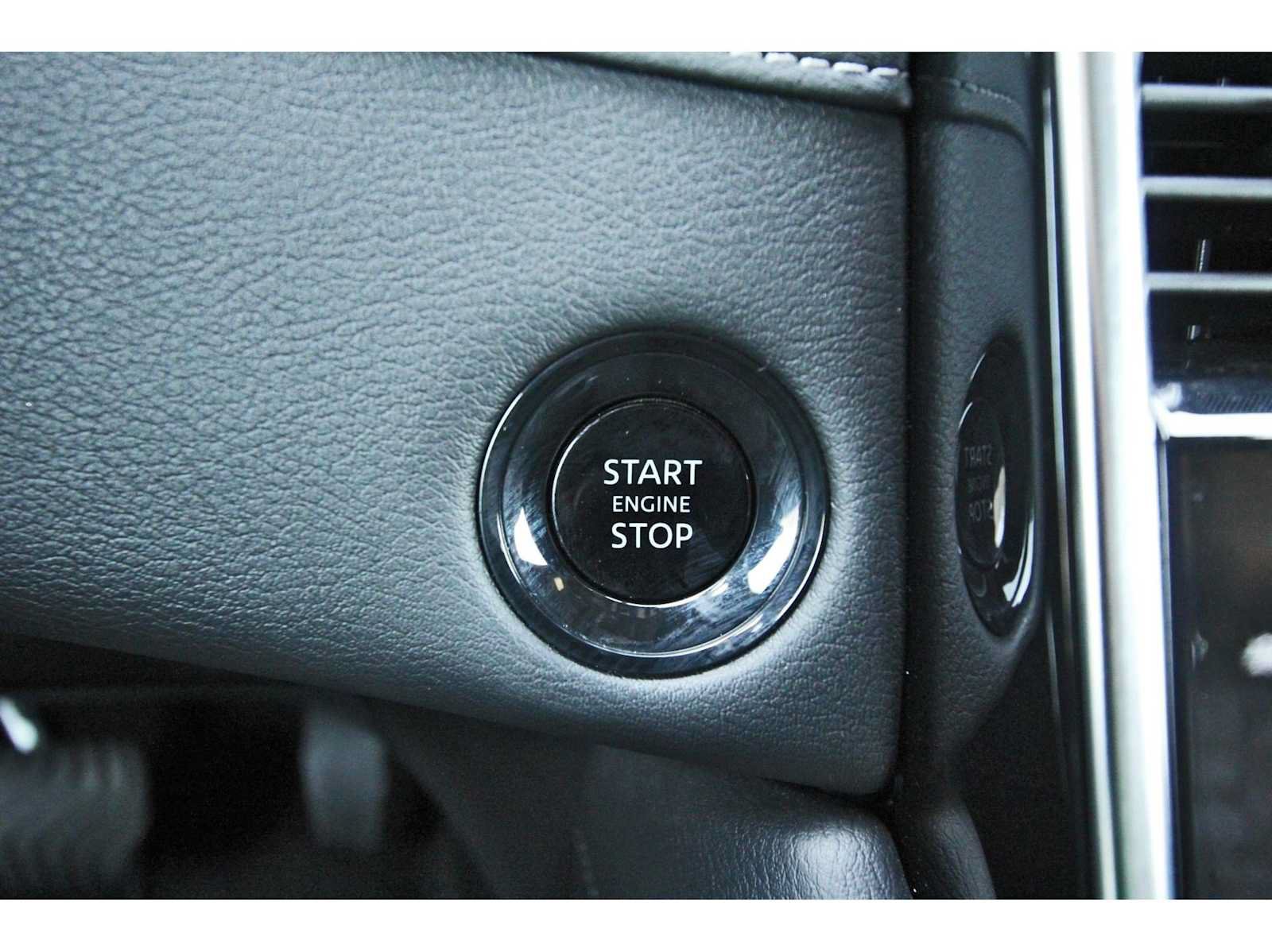 Used 2025 Nissan Armada Platinum RWD image 24