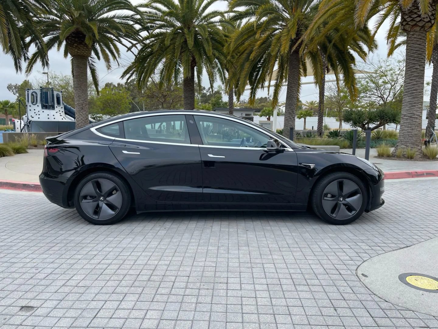 Used 2020 Tesla Model 3 Standard Range Plus RWD image 4