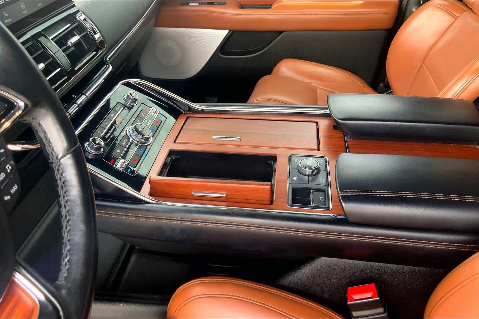Used 2020 Lincoln Navigator L Reserve w/ Luxury Package AWD/4WD image 16