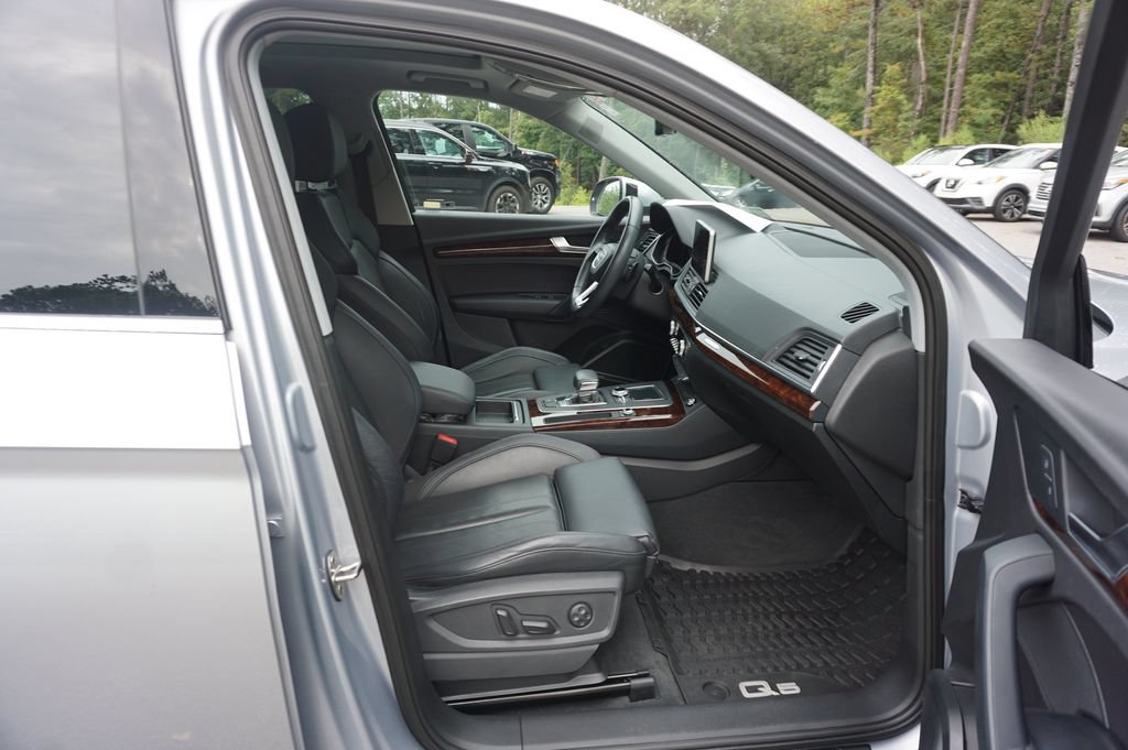 Used 2018 Audi Q5 2.0T Premium Plus w/ Premium Plus Package AWD/4WD image 16