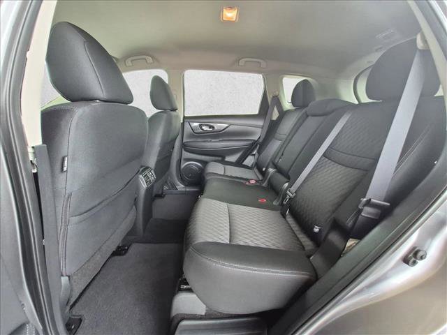 Used 2017 Nissan Rogue SV w/ SV Premium Package FWD image 19