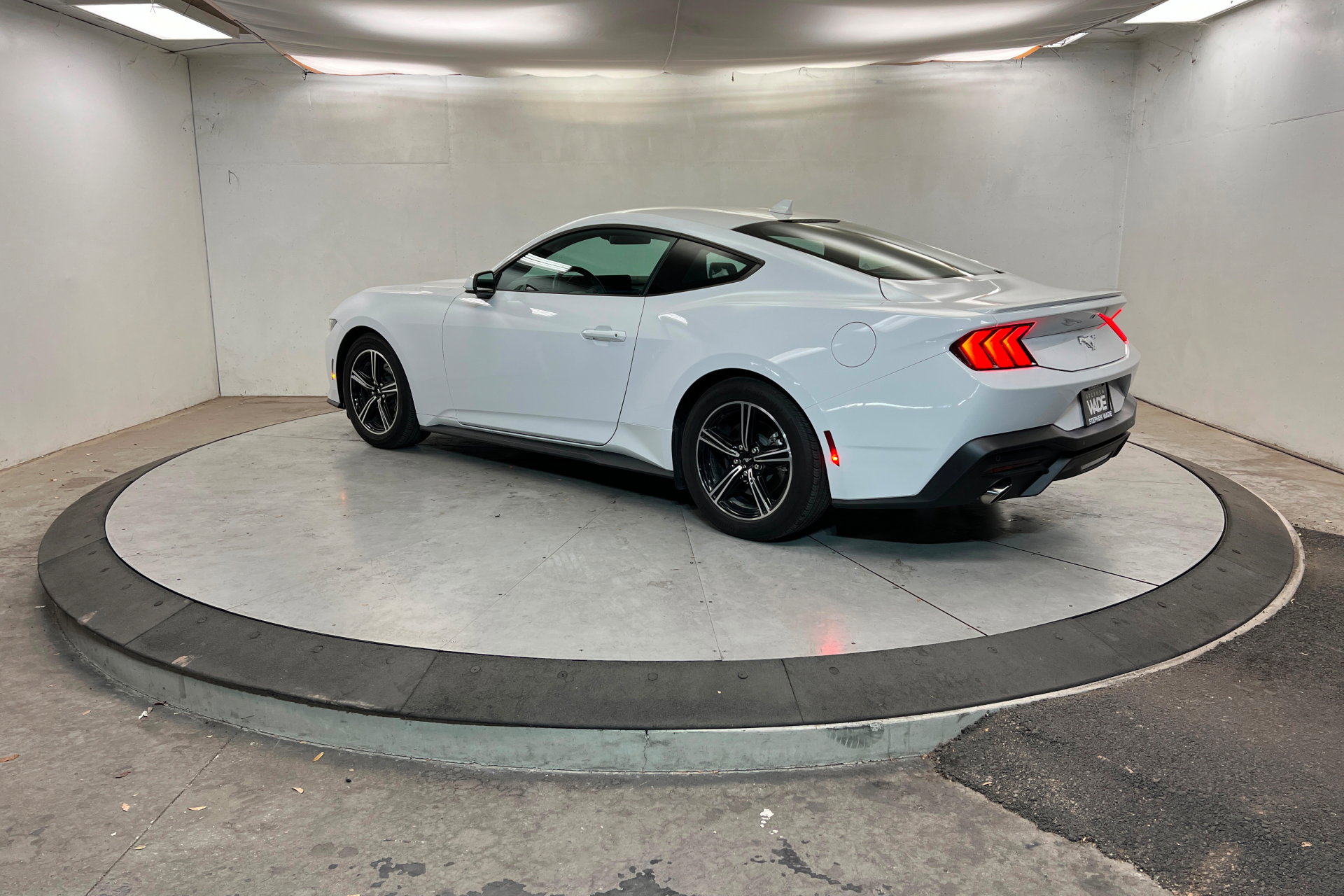 Used 2025 Ford Mustang Premium image 3