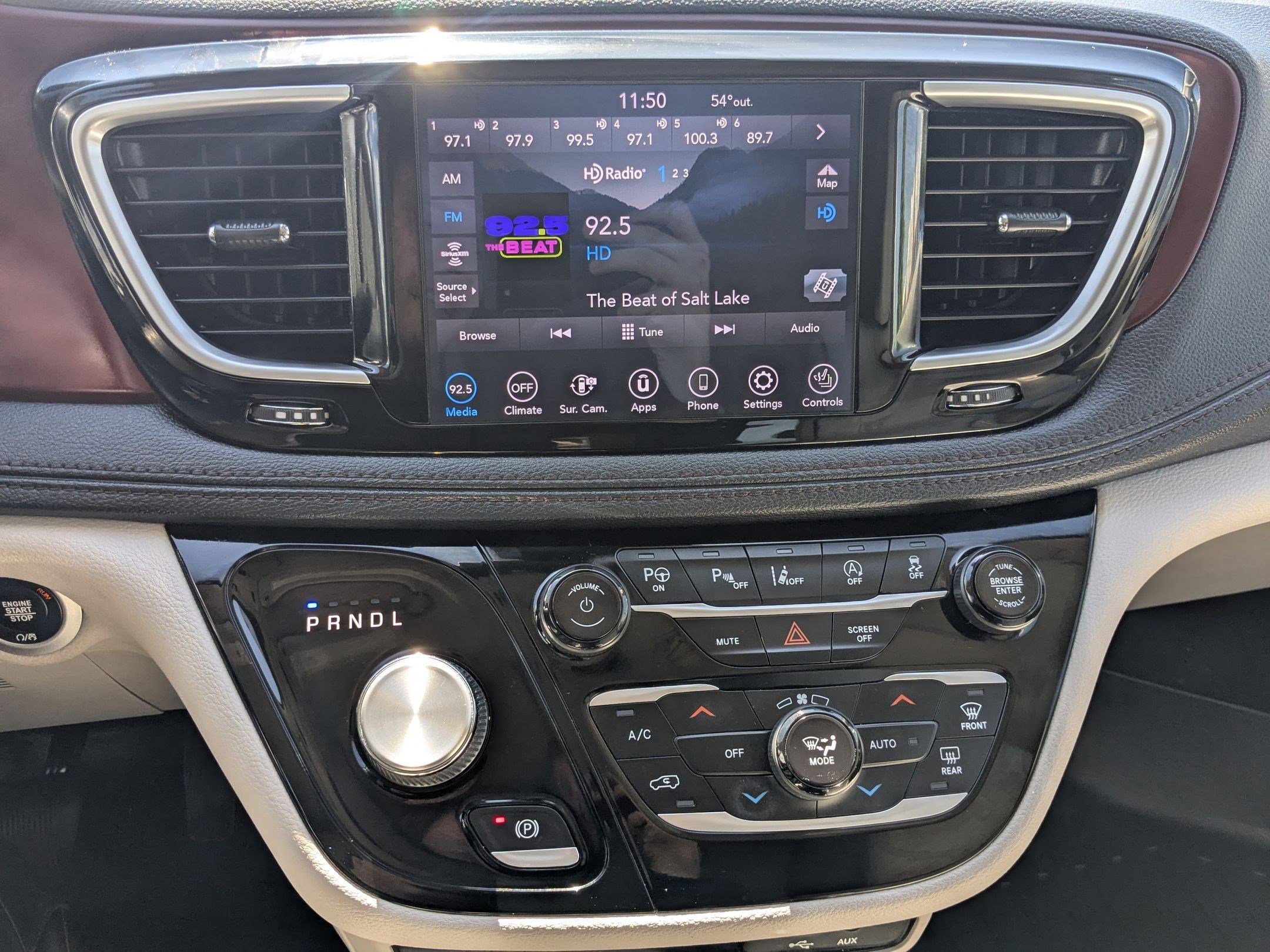 Used 2020 Chrysler Pacifica Limited w/ Advanced Safetytec Group FWD image 23