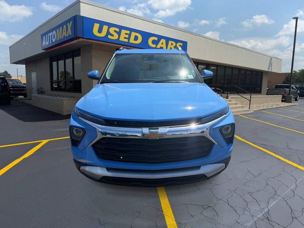 Used 2024 Chevrolet TrailBlazer LT w/ LT Cold Weather Package AWD/4WD image 3