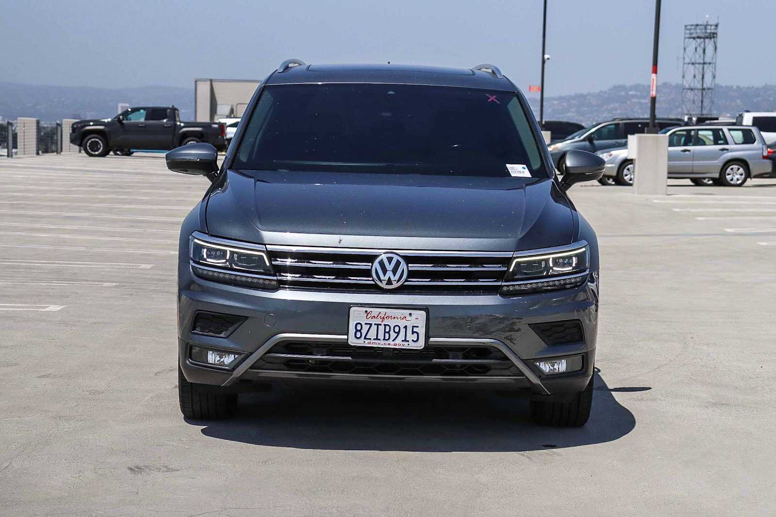 Used 2018 Volkswagen Tiguan SEL Premium FWD image 2