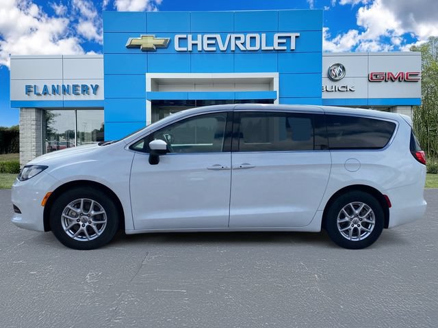 Used 2023 Chrysler Voyager LX FWD image 2