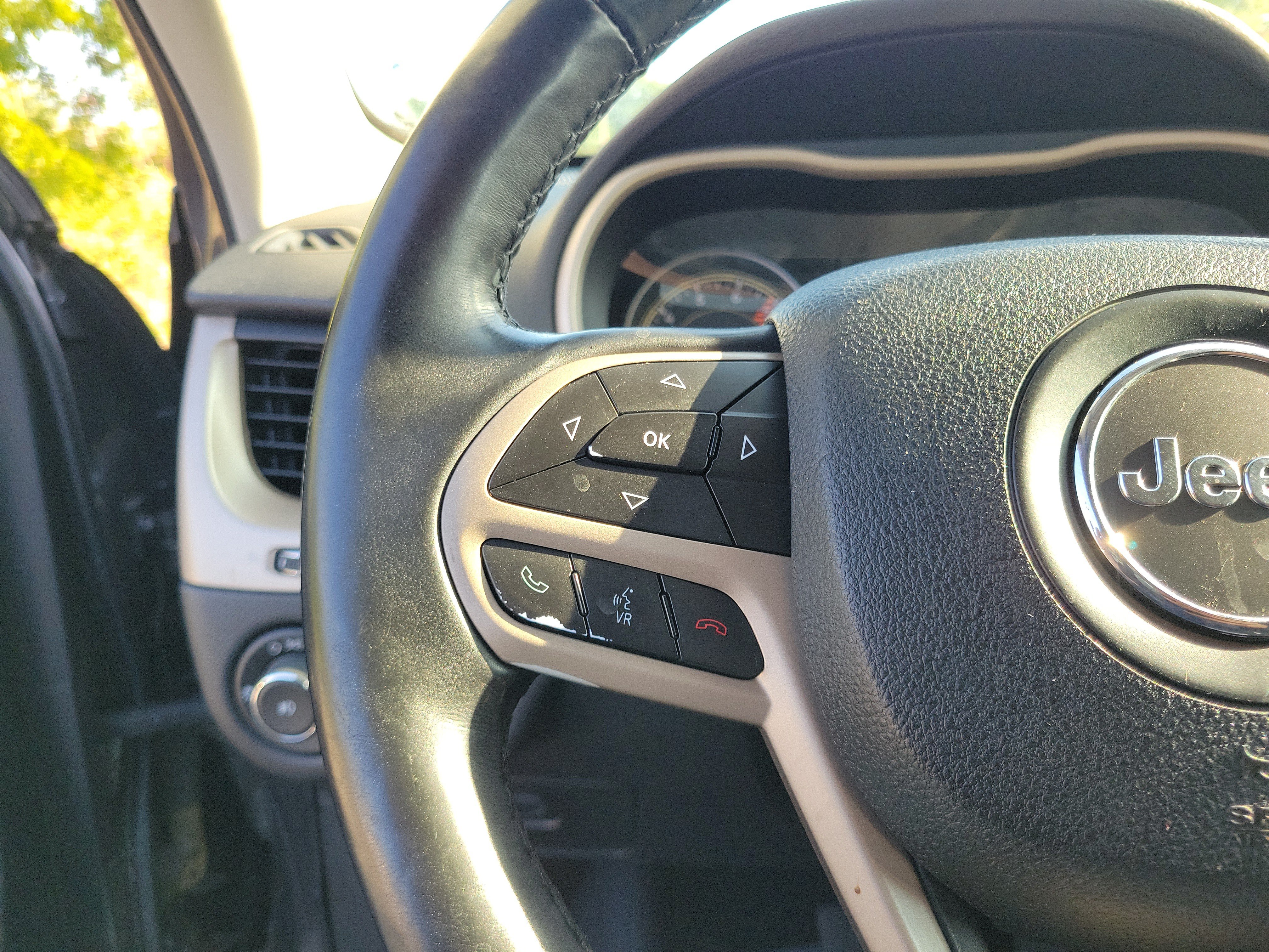 Used 2017 Jeep Cherokee Limited AWD/4WD image 22