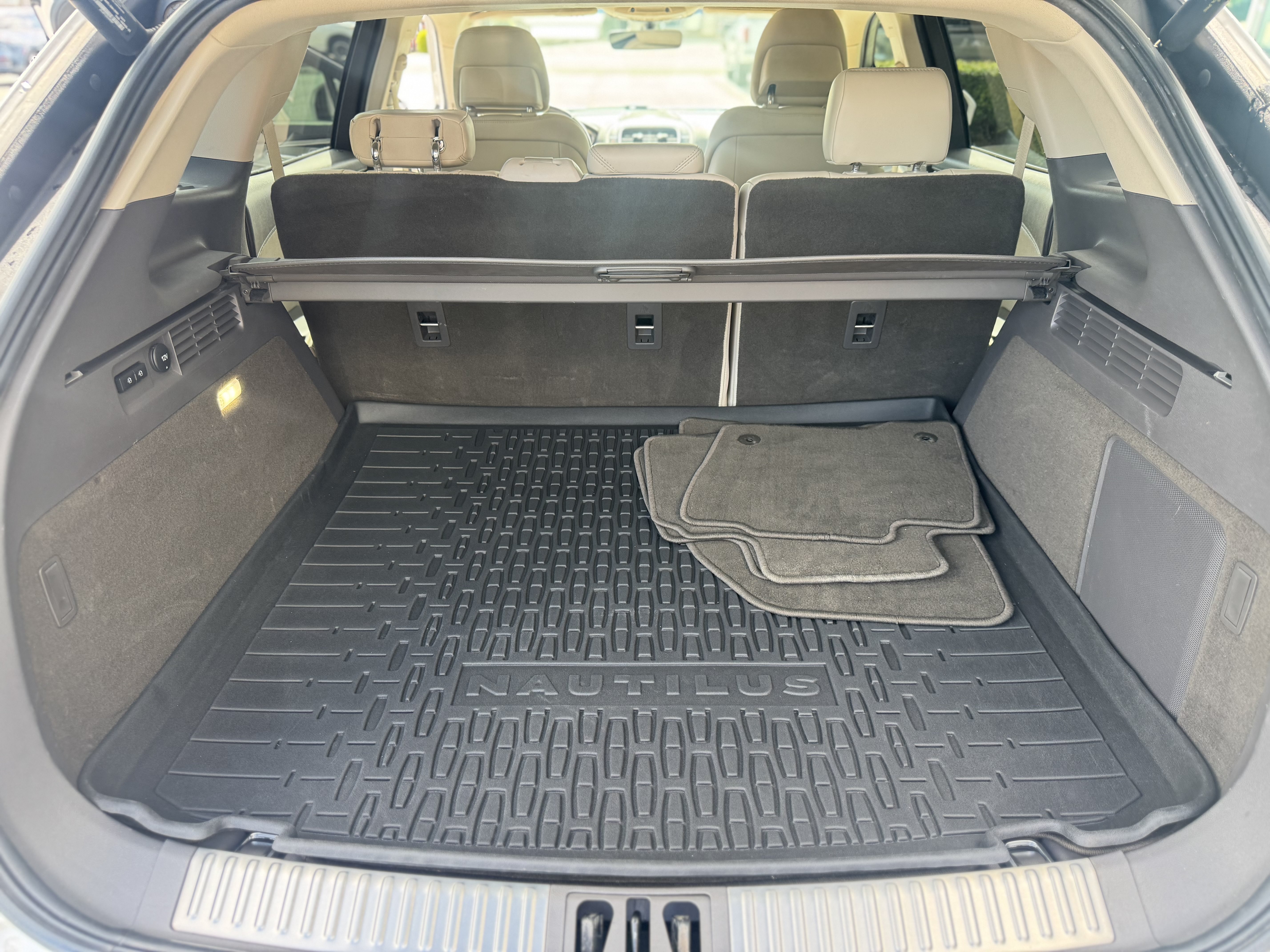 Used 2019 Lincoln Nautilus Reserve FWD image 10