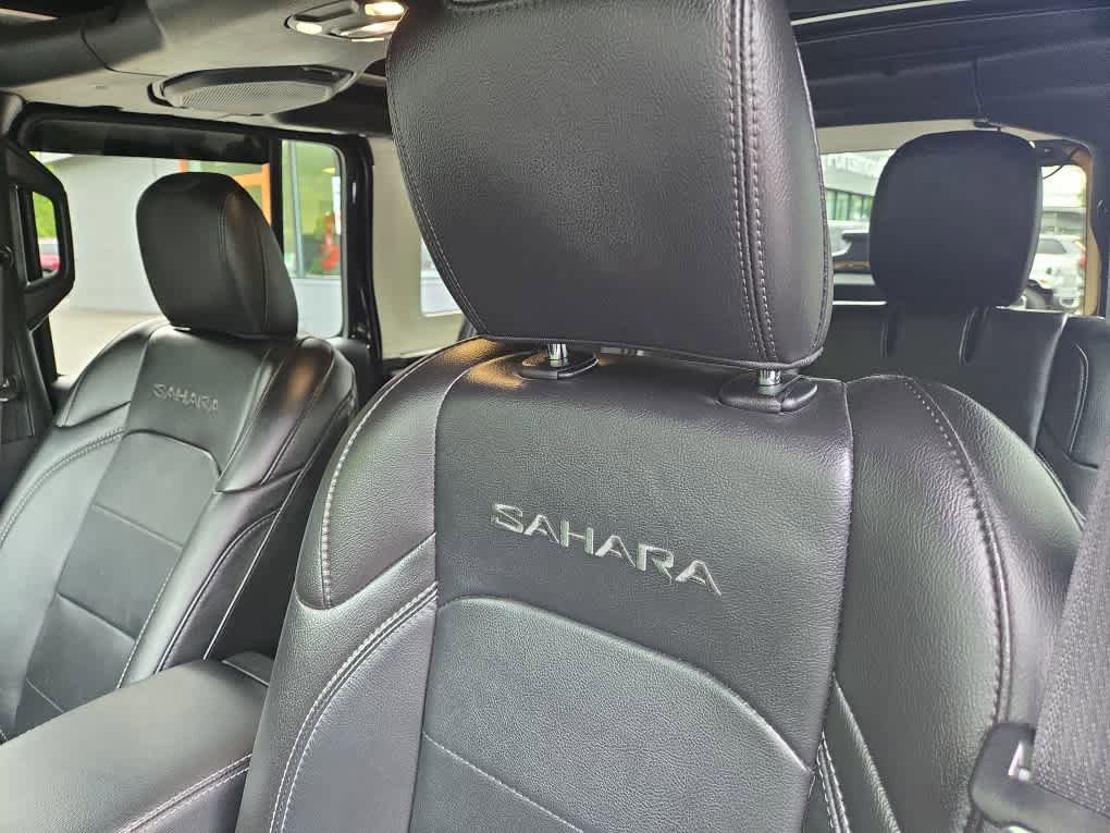 Used 2023 Jeep Wrangler Unlimited Sahara w/ Cold Weather Group AWD/4WD image 18