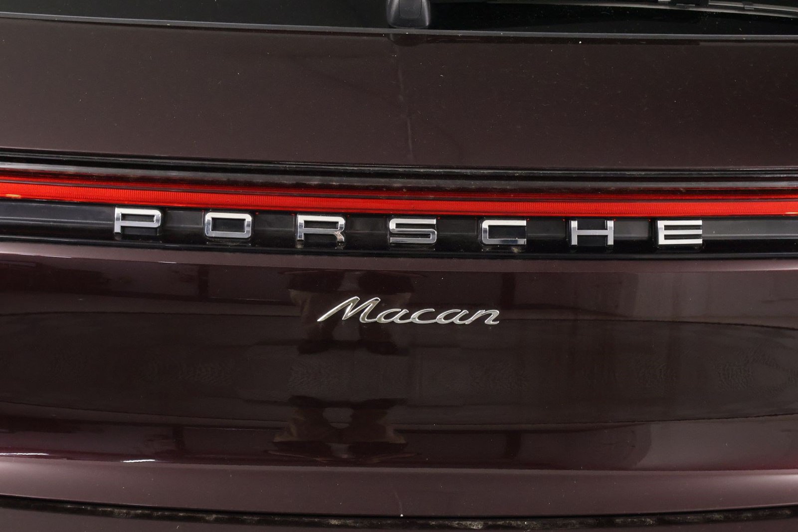 Certified 2023 Porsche Macan AWD/4WD image 22