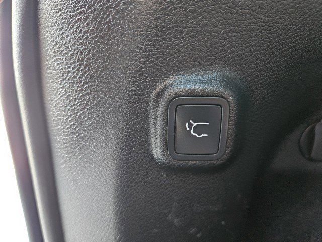 Used 2020 Jeep Cherokee Latitude Plus w/ Comfort/Convenience Group image 27