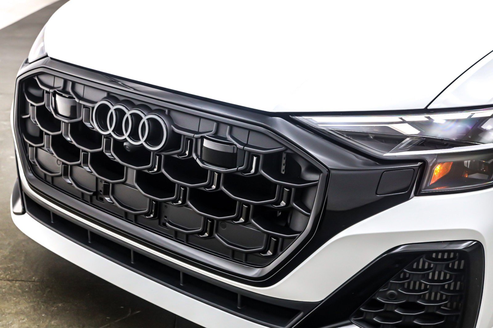 Used 2024 Audi SQ8 Premium Plus w/ Executive Package image 14