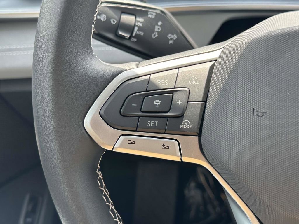 New 2026 Volkswagen Tiguan SE image 18