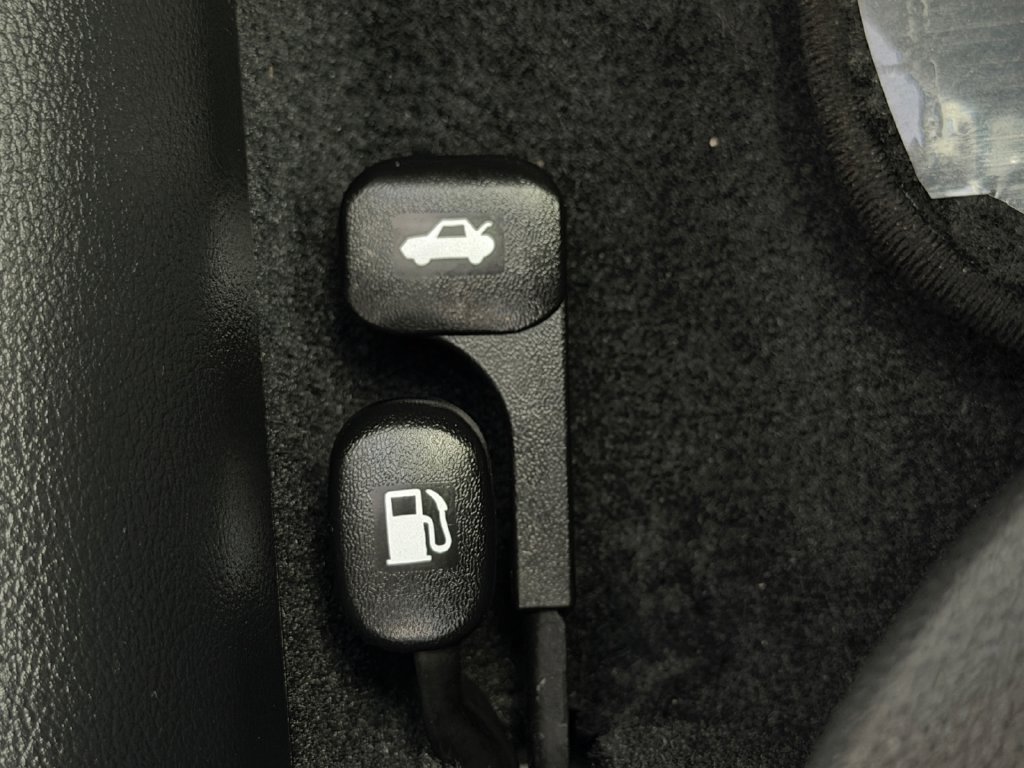 Used 2020 Hyundai Elantra SE FWD image 33