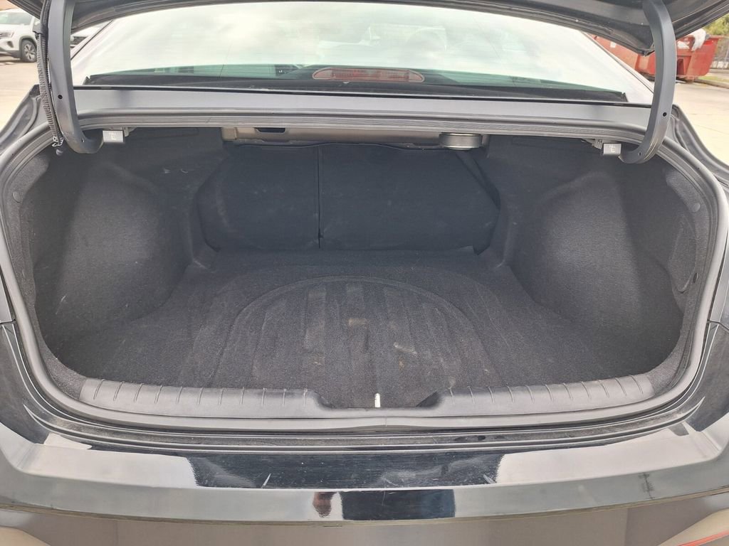 Used 2025 Hyundai Elantra Limited image 26