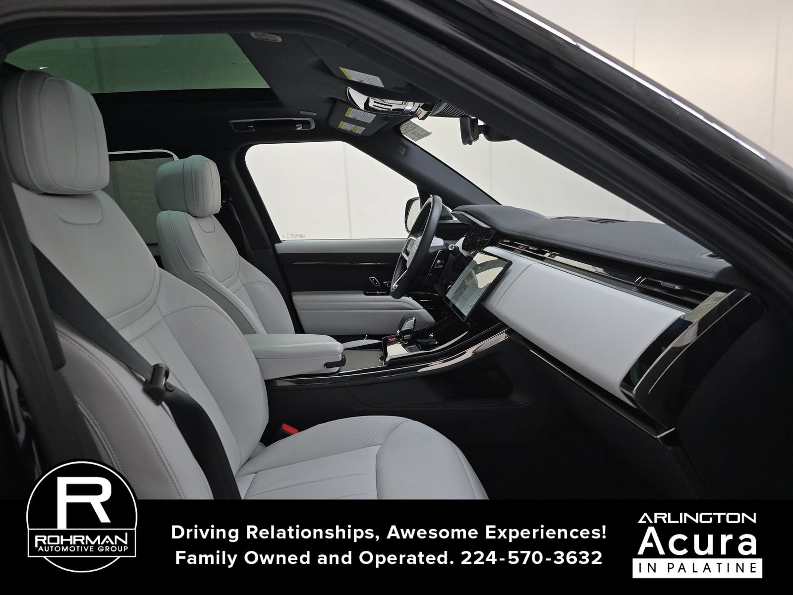 Used 2025 Land Rover Range Rover Sport SE AWD/4WD image 10