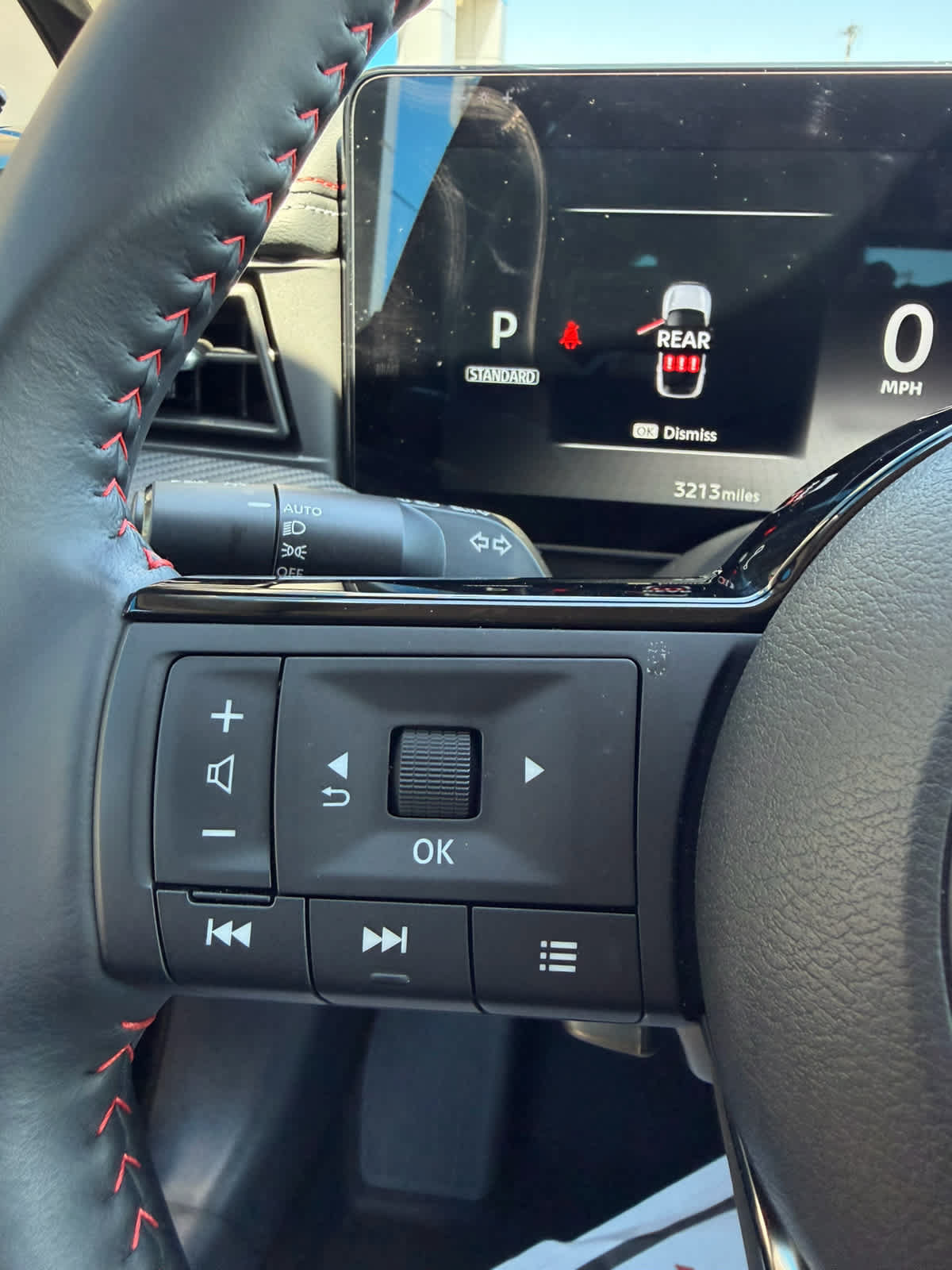 Used 2025 Nissan Kicks SR AWD/4WD image 9