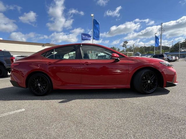 Used 2025 Toyota Camry SE image 3