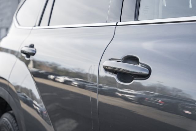 Used 2022 Toyota Highlander XLE image 19