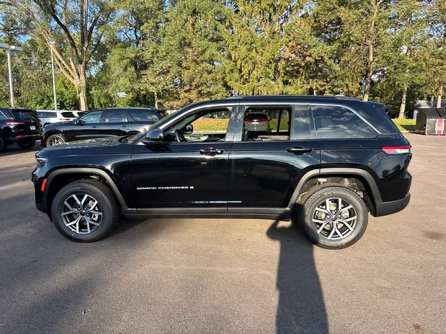 New 2027 Jeep Grand Cherokee Laredo X AWD/4WD image 3