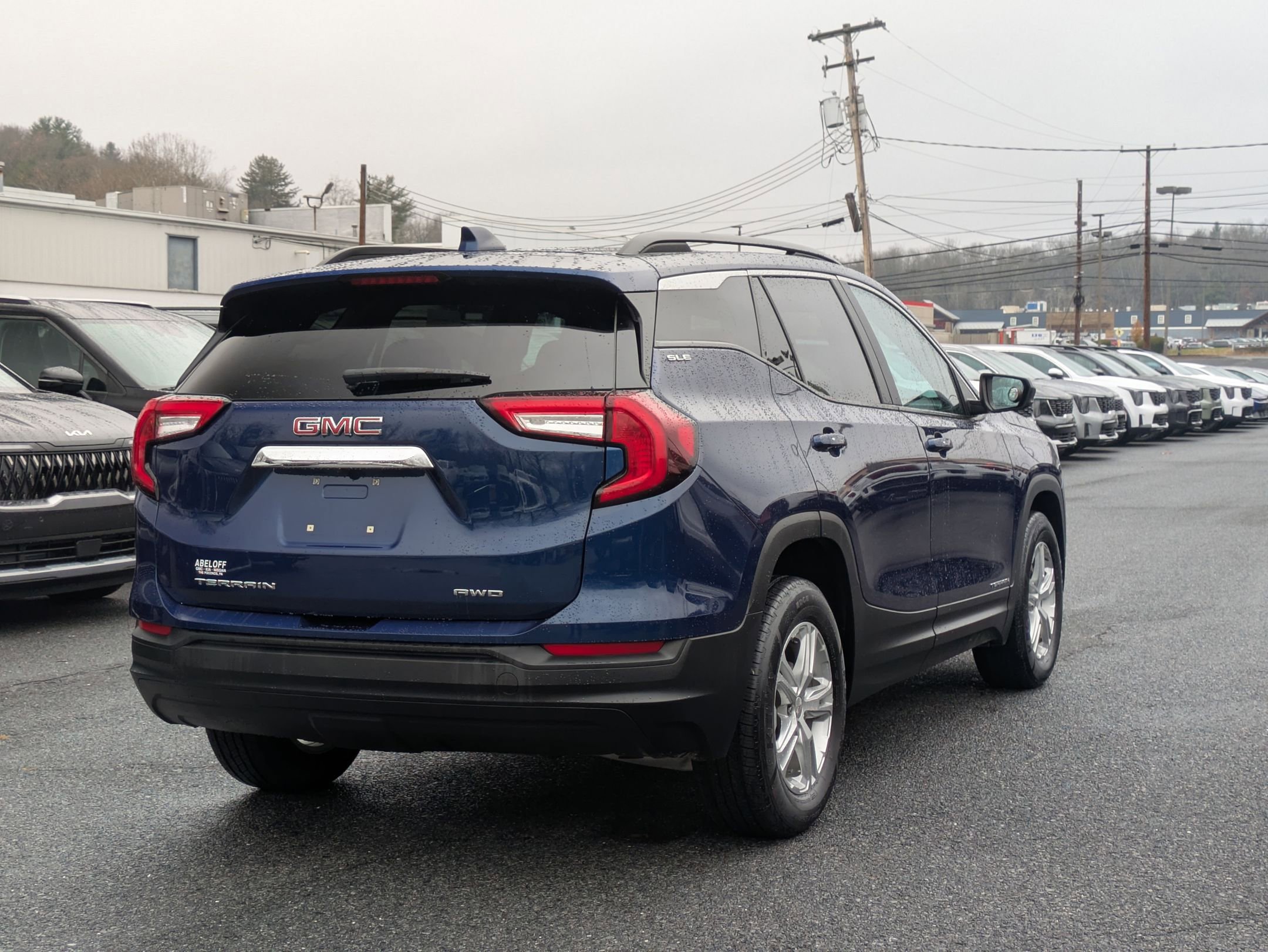 Used 2022 GMC Terrain SLE w/ Driver Convenience Package image 4