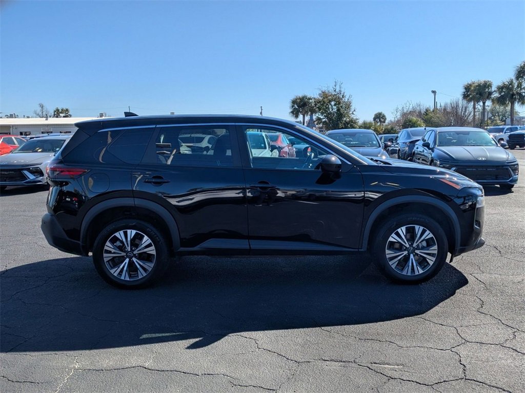 Used 2023 Nissan Rogue SV image 4