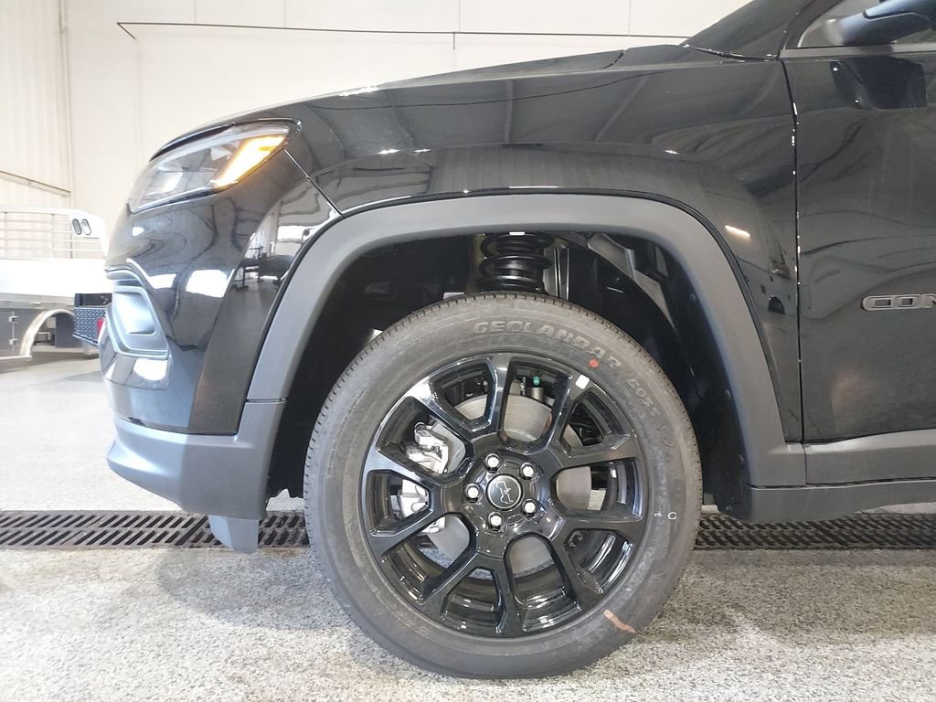 New 2026 Jeep Compass Latitude image 16