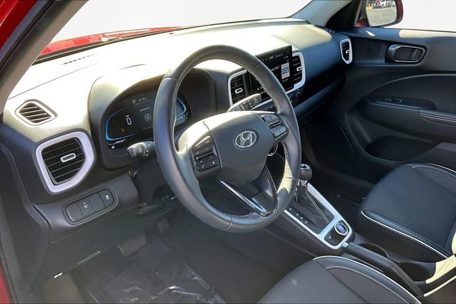 Used 2023 Hyundai Venue Limited image 12