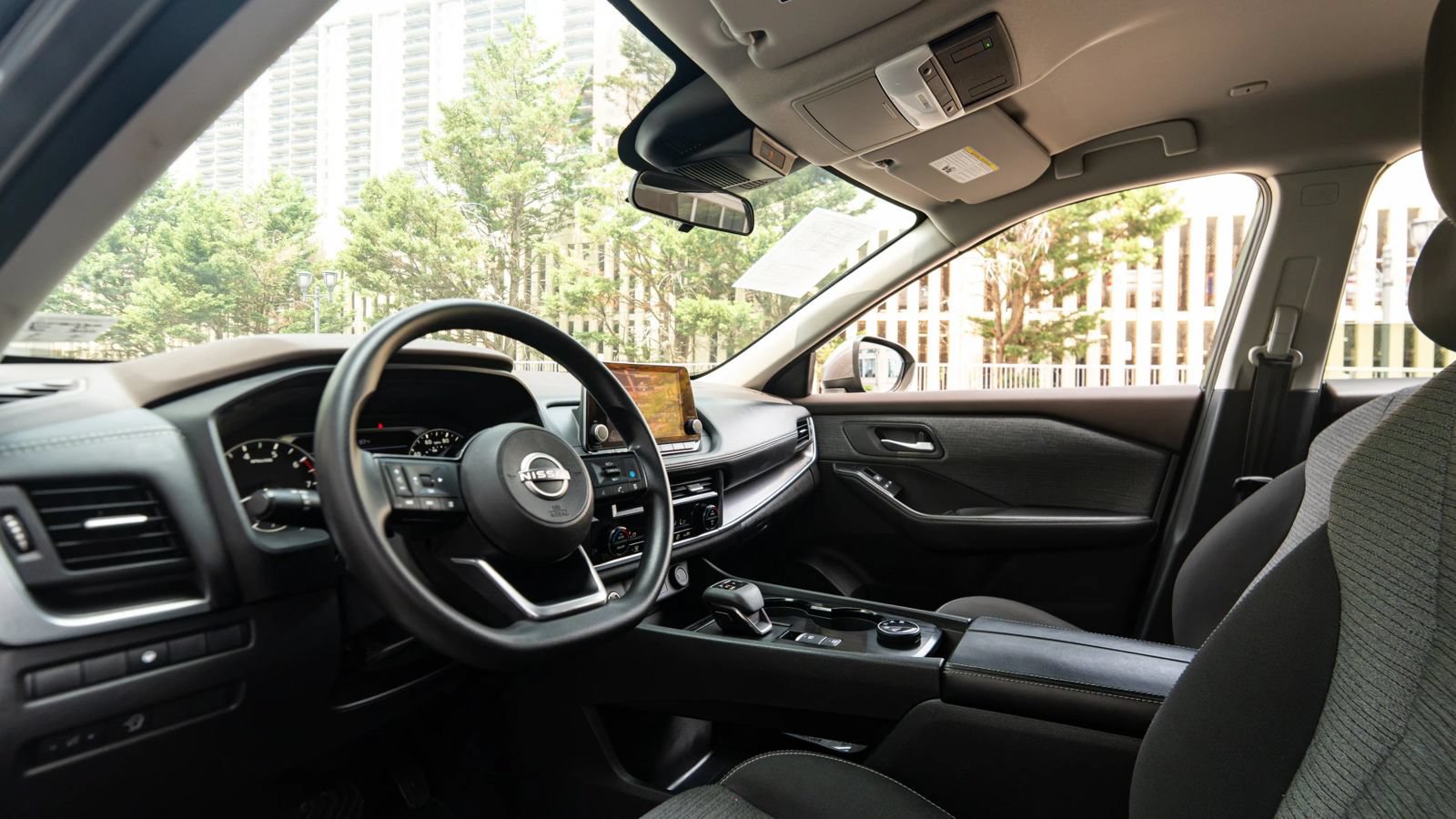 Used 2023 Nissan Rogue SV AWD/4WD image 30