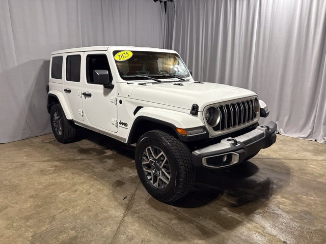 Used 2025 Jeep Wrangler Unlimited Sahara AWD/4WD image 9