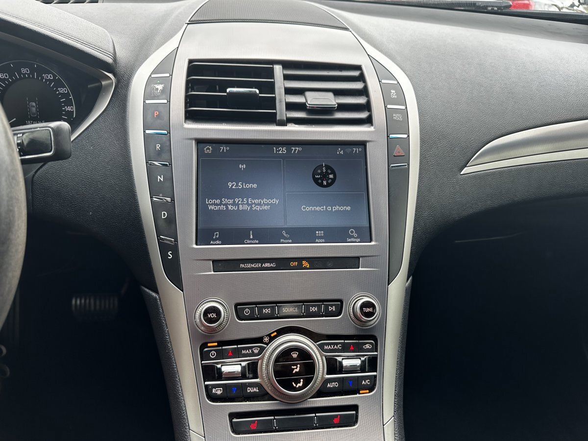 Used 2019 Lincoln MKZ Premiere image 17