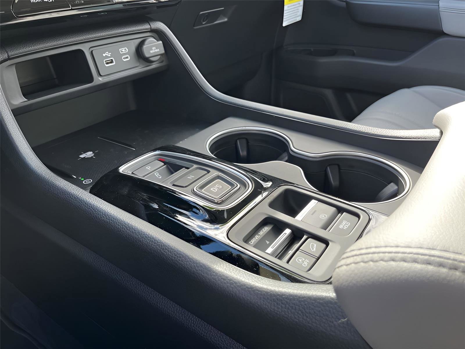 Used 2025 Honda Pilot Elite image 18