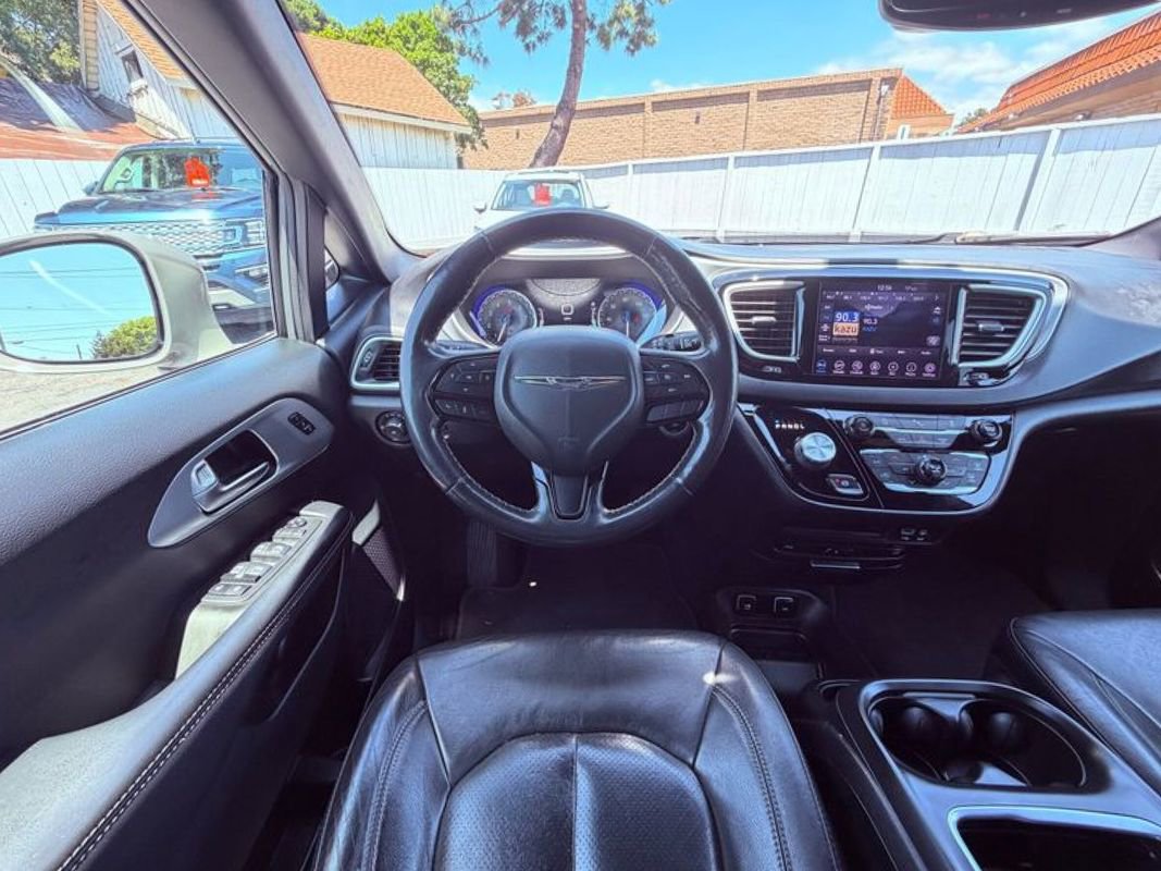 Used 2020 Chrysler Pacifica Touring-L Plus w/ S Appearance Package FWD image 35