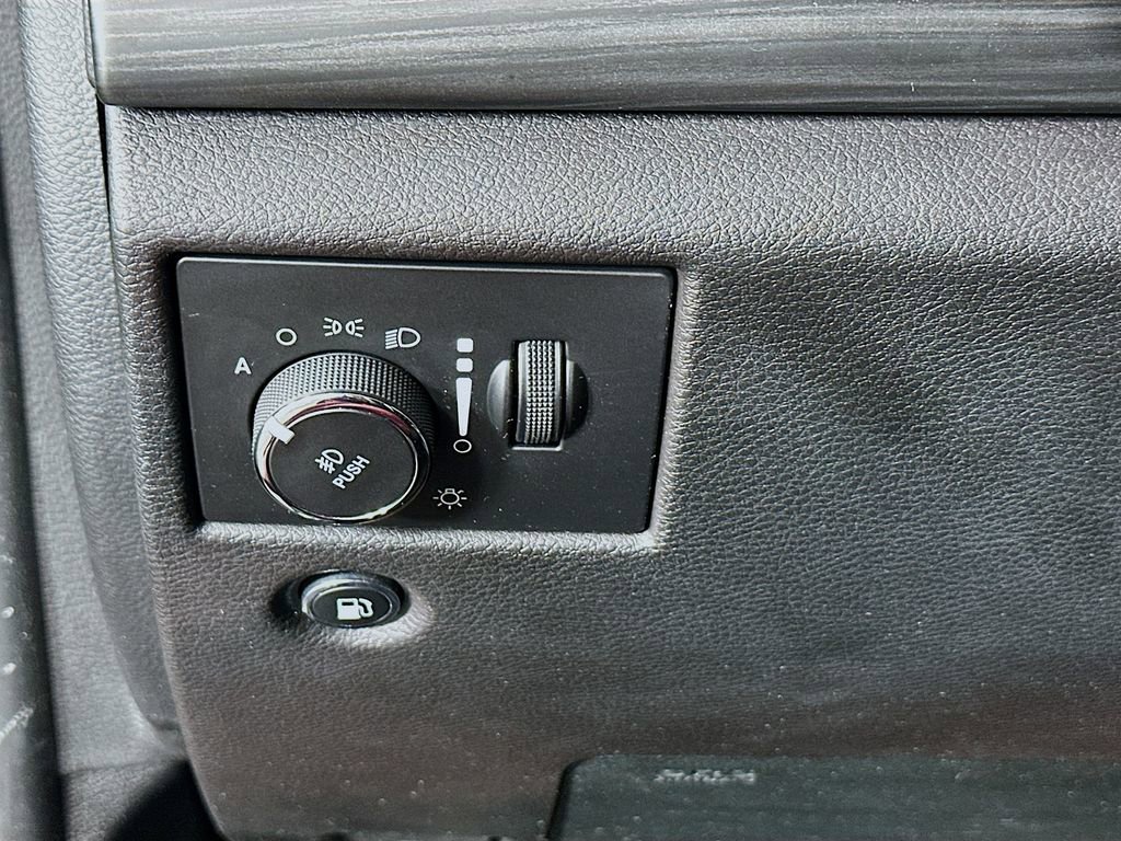 Used 2019 Jeep Grand Cherokee Laredo image 10