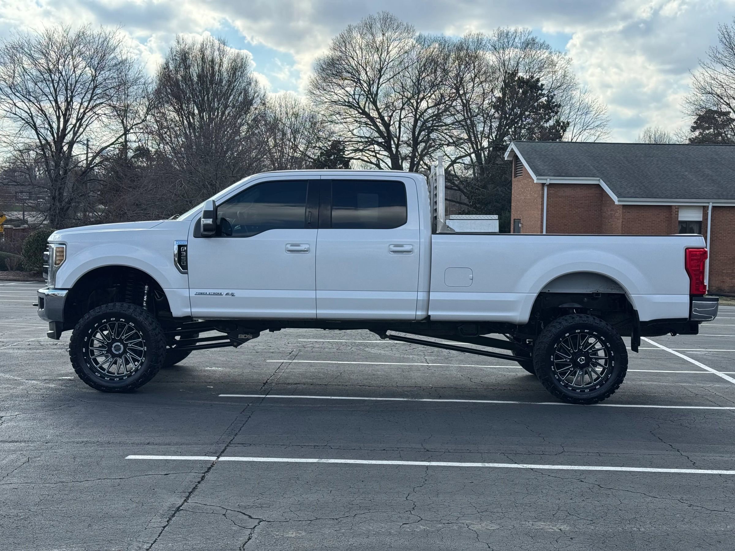 Used 2018 Ford F350 Lariat w/ Camper Package image 2