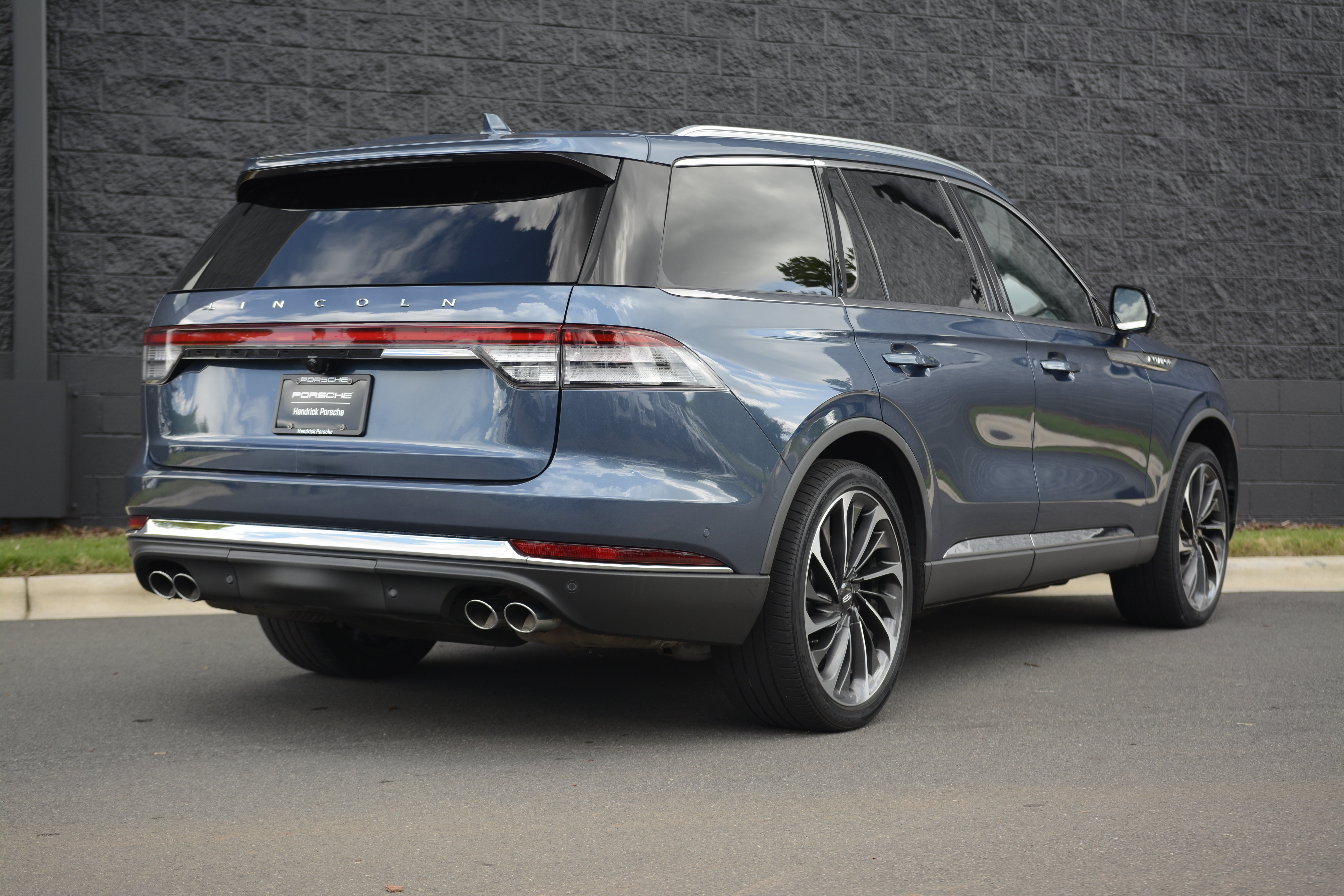 Used 2020 Lincoln Aviator Reserve w/ Equipment Group 202A AWD/4WD image 6
