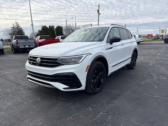 Used 2022 Volkswagen Tiguan SE R-Line image 1