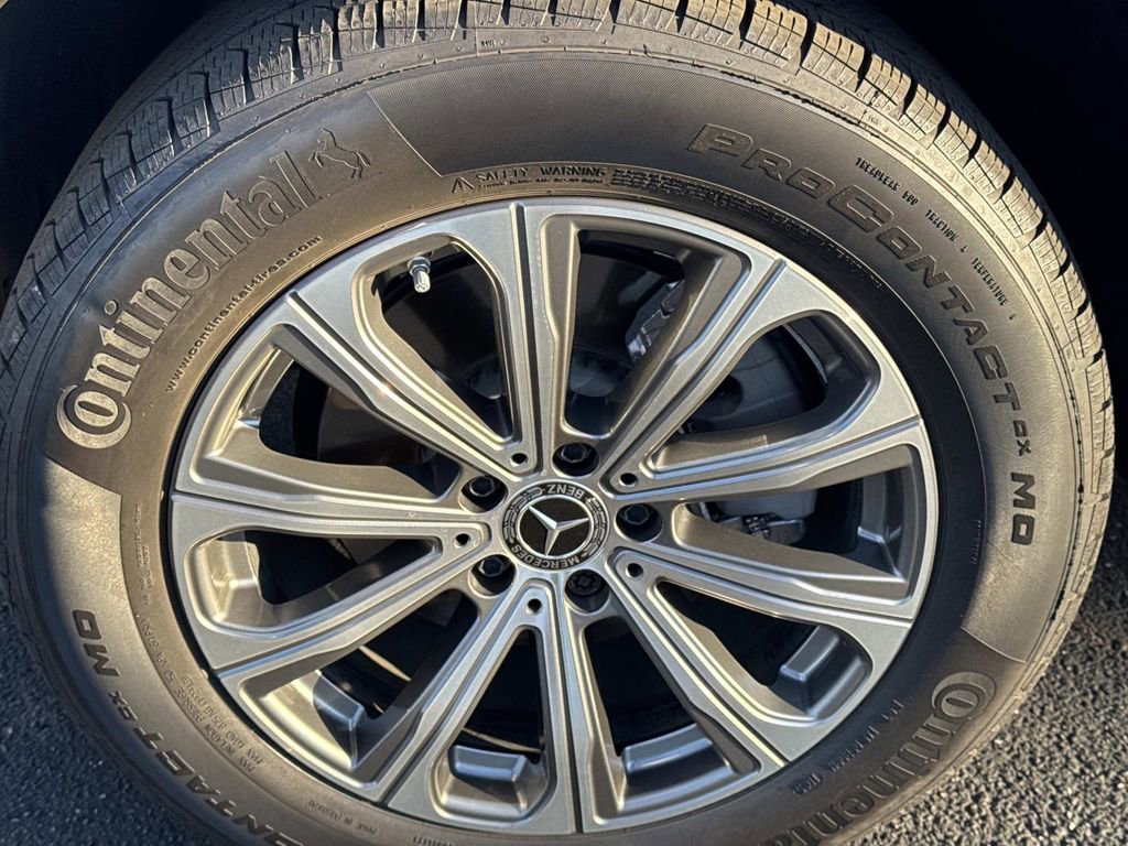 Used 2025 Mercedes-Benz GLC 300 4MATIC image 10