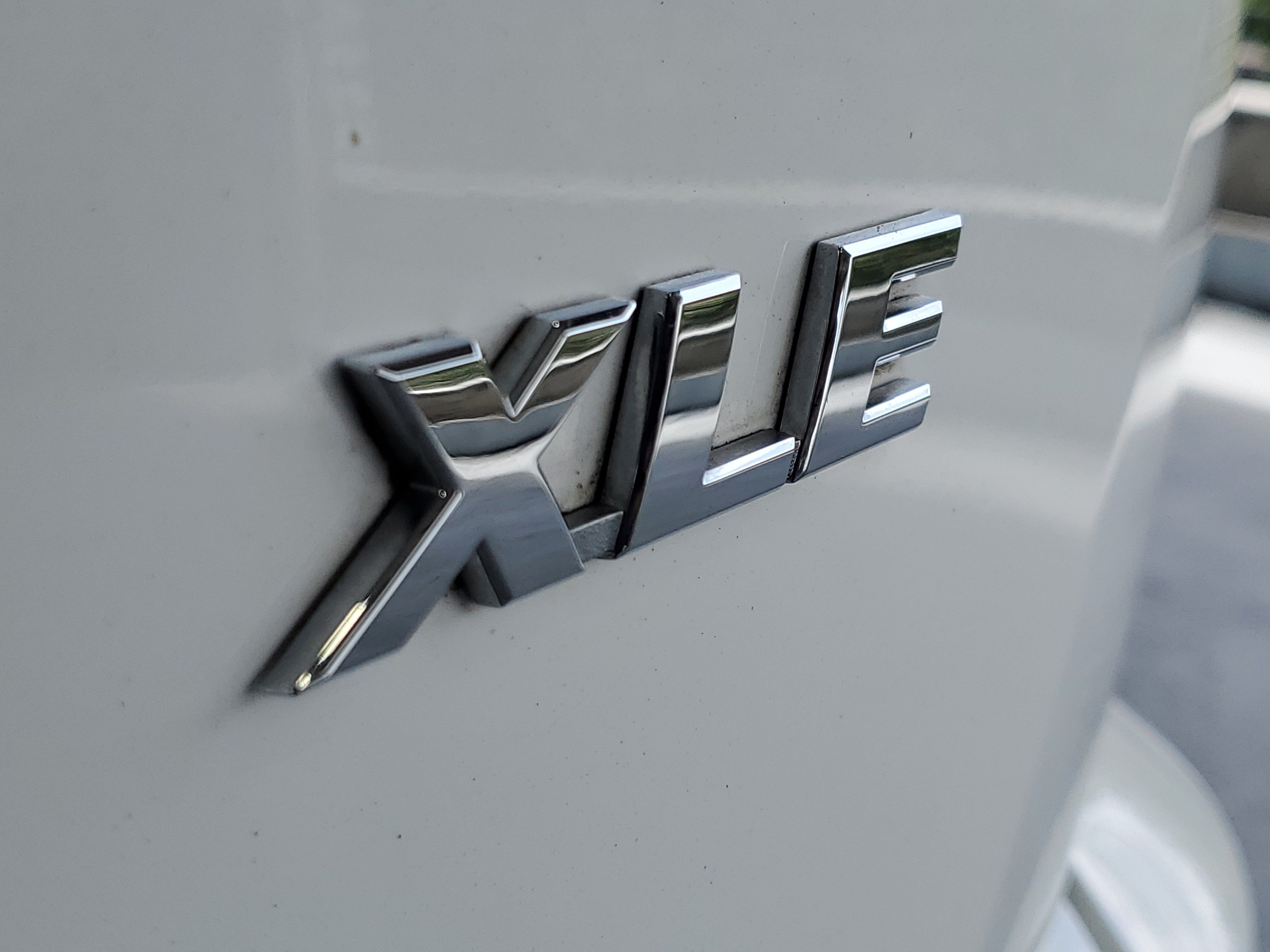 Used 2018 Toyota RAV4 XLE w/ Plus Extra Value Package FWD image 6