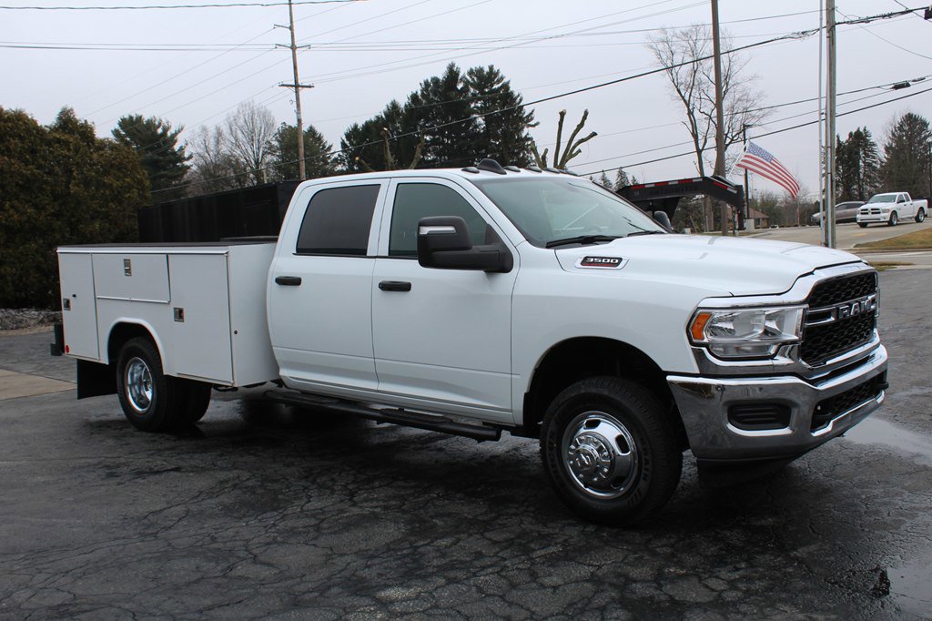 Used 2024 RAM 3500 Tradesman w/ Chrome Appearance Group image 9
