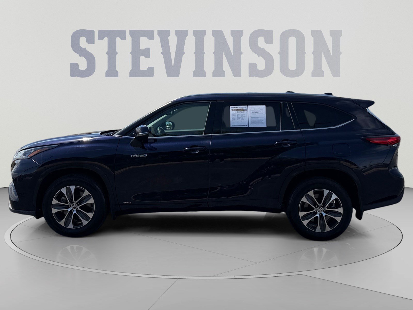 Used 2020 Toyota Highlander XLE AWD/4WD image 2
