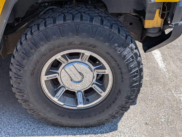 Used 2005 HUMMER H2 w/ Preferred Equipment Group AWD/4WD image 9