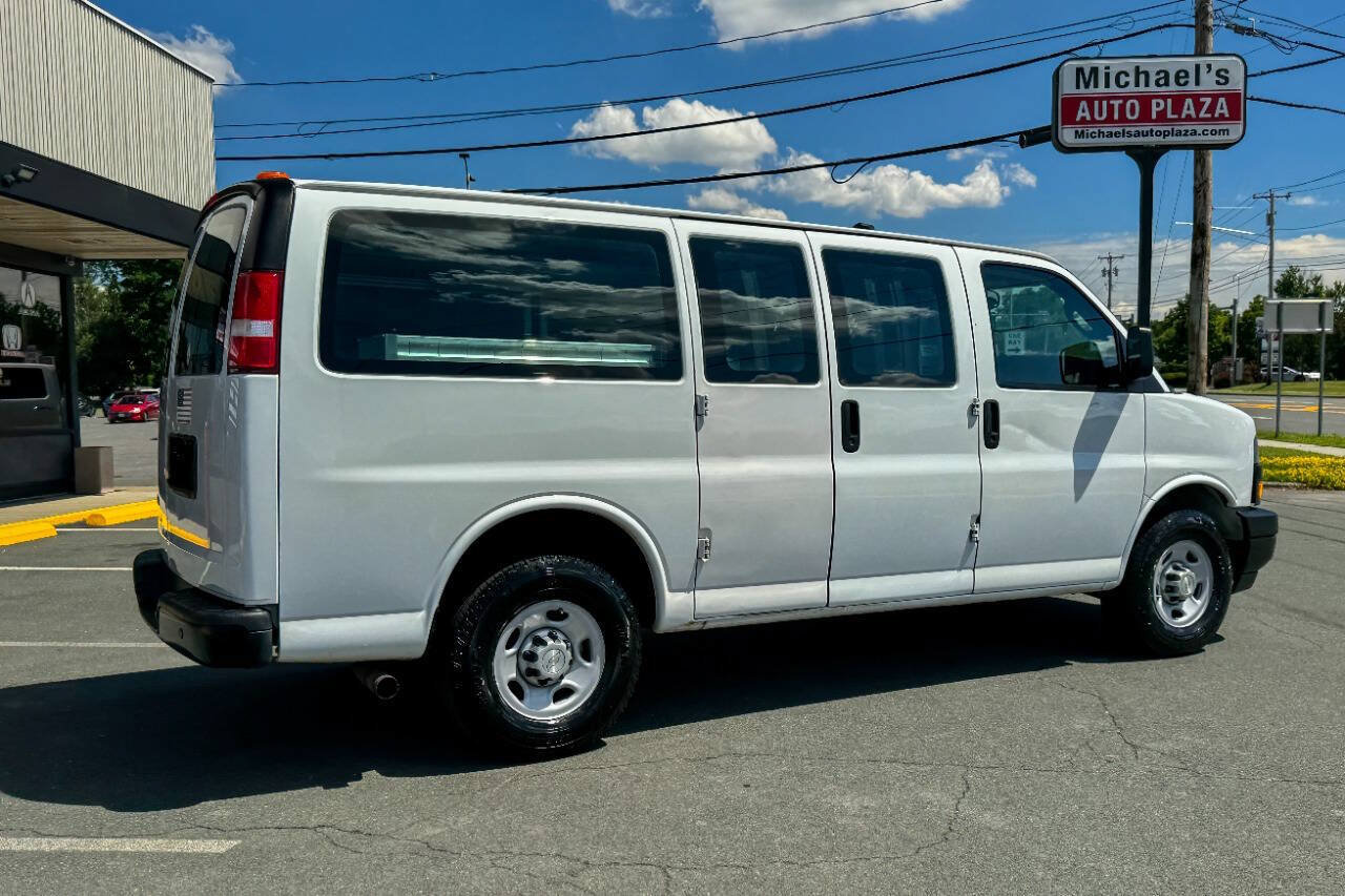 Used 2018 Chevrolet Express 2500 w/ Driver Convenience Package RWD image 4