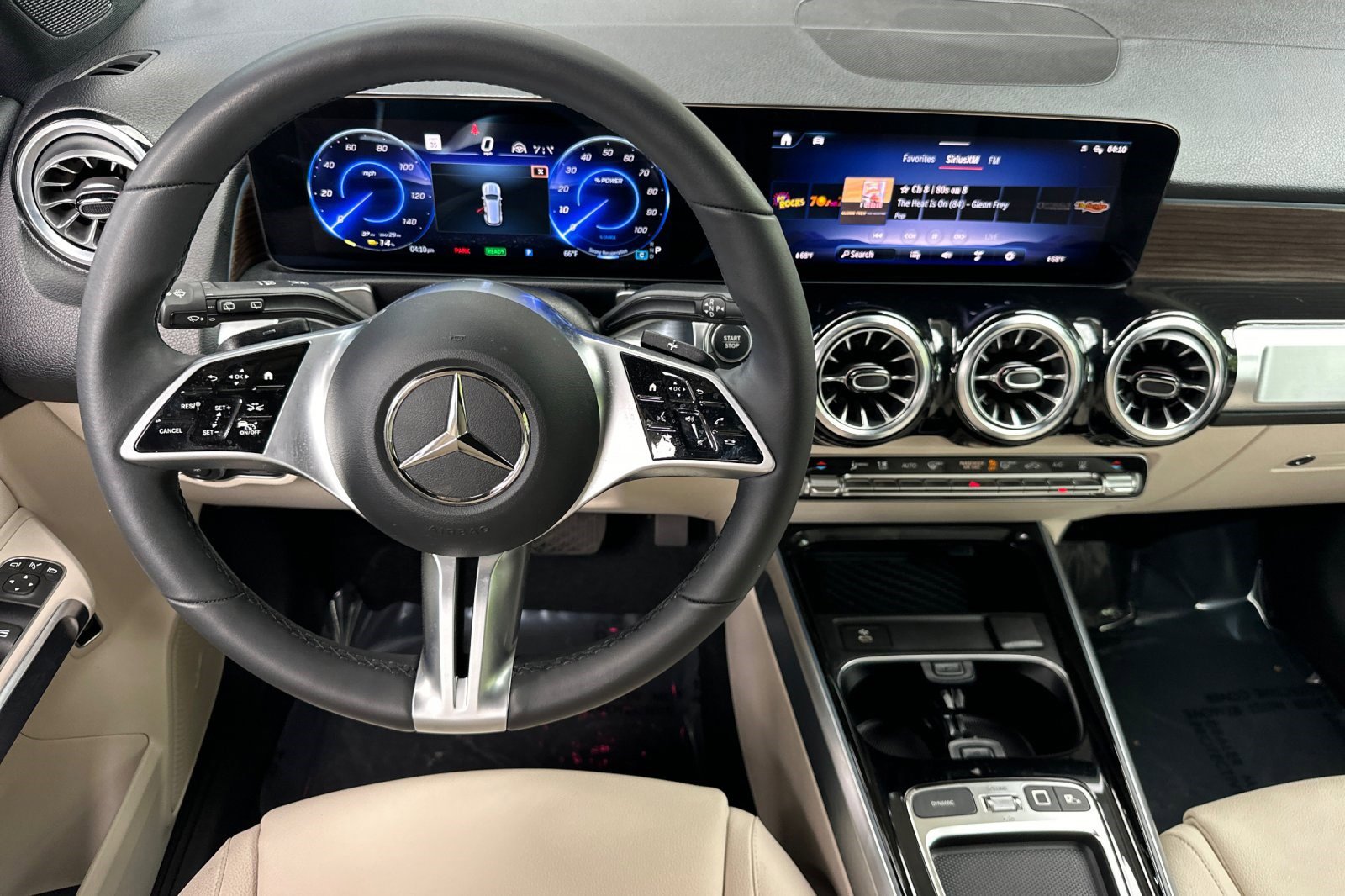 Used 2025 Mercedes-Benz EQB 300 4MATIC image 29