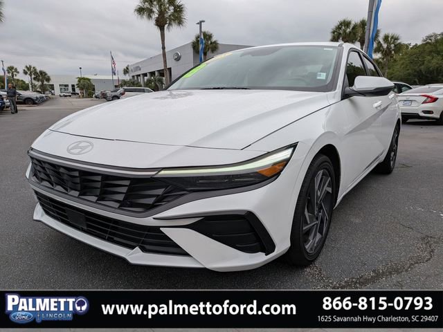 Used 2025 Hyundai Elantra Limited FWD image 8
