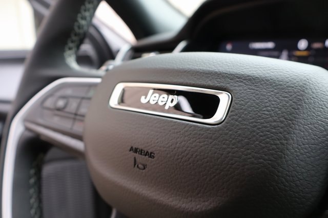 New 2025 Jeep Grand Cherokee Altitude image 22