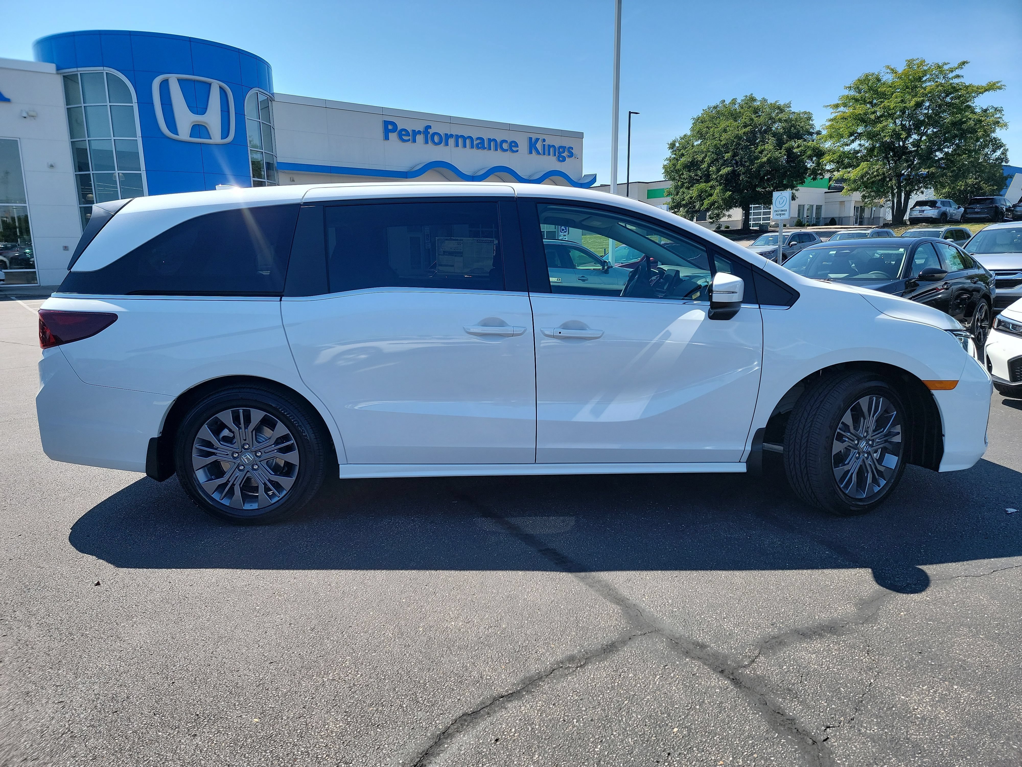 New 2027 Honda Odyssey Touring image 11
