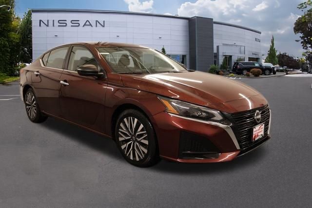 Used 2024 Nissan Altima 2.5 SV image 1
