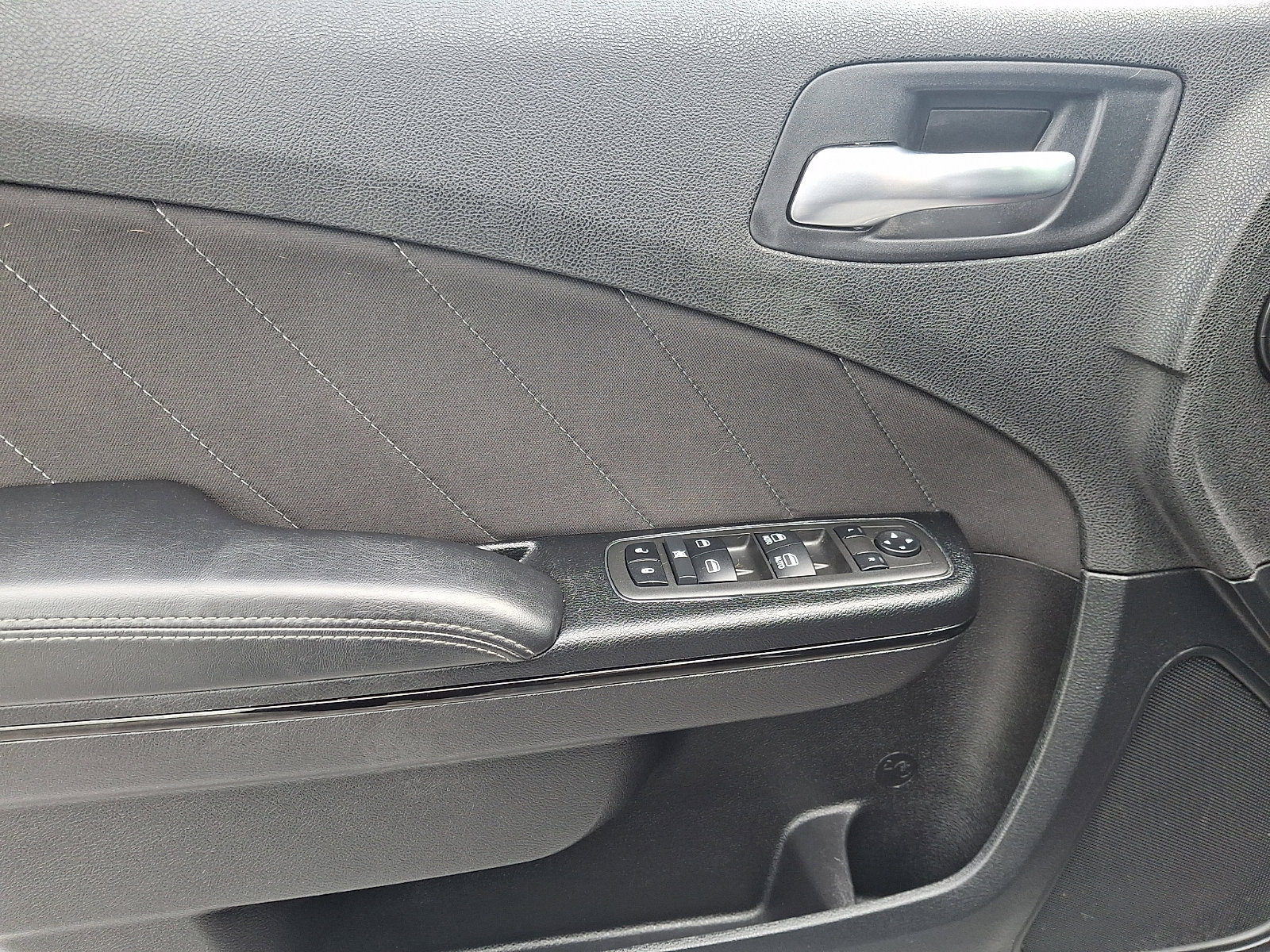 Used 2022 Dodge Charger SXT w/ Blacktop Package image 12