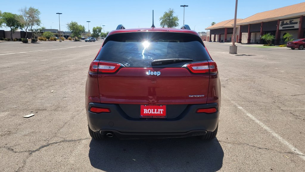 Used 2016 Jeep Cherokee Sport FWD image 8